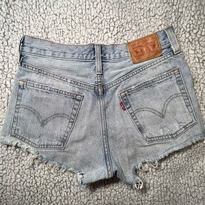 Light Wash Denim Levi’s Shorts